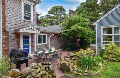 Wellfleet House | Family Compound walk to Downtown!