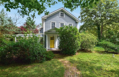 Wellfleet House | Family Compound walk to Downtown!