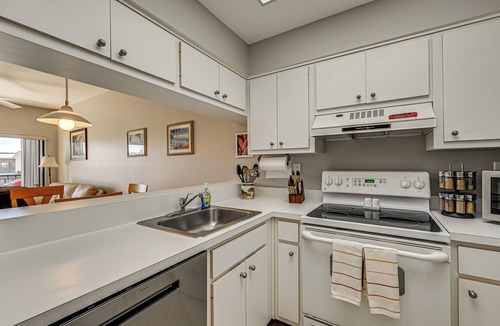 Central Naples Condo | Family Condo w/Pool! 3 Mi to Naples Beach