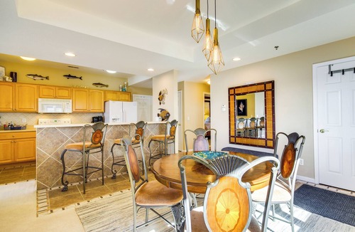 Lake Ozark Condo | Family Condo w/Views & Pool Access in Lake Ozark!