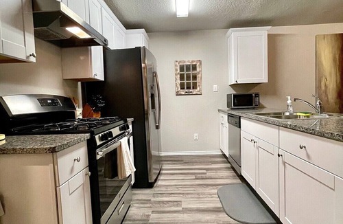 West San Antonio House | Family Cottage Cozy Family Gem near SeaWorld Lackland