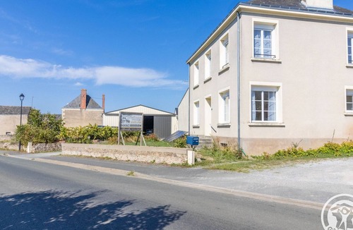 Saint-Aubin-de-Luigne Cottage | Family cottage for 8 in Saint Aubin de Luigné