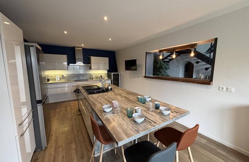 Bressolles Cottage | Family cottage in Bressolles with private pool and pets allowed