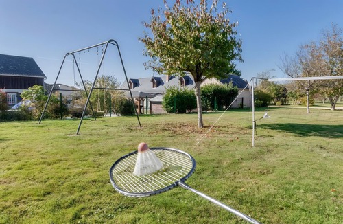 Noyant-Villages Apartment | Family Cottage in the Countryside