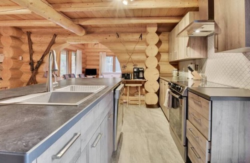 Trois-Rives Ski Chalet | Family cottage in nature with access to the river!