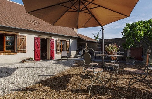 Cour-Cheverny Cottage | Family cottage near Loire castles with garden and children's games