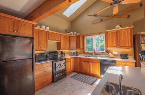 North Kawartha Cottage | Family cottage private beach, volleyball, fire pit