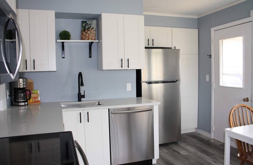 Grand Bend Cottage | Family cottage w/AC &firepit- Steps from Grand Bend's Main Beach