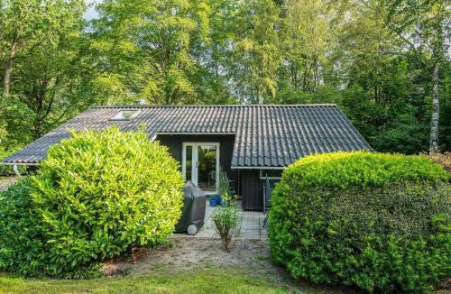 Arrild Ferieby House | Family Cottage with Terrace and Lawn