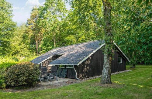 Arrild Ferieby House | Family Cottage with Terrace and Lawn