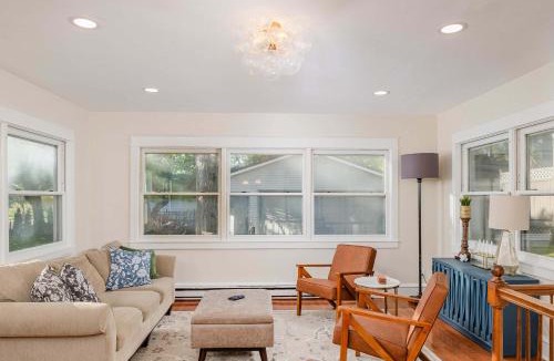 Appleton House | Family Downtown Mansion - Sleeps 13