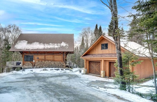 Lac-Superieur Ski Chalet | Family Dream Chalet | Kid Gym HotTub Fireplace