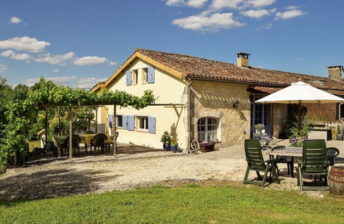 Saint-Eutrope-de-Born Cottage | Family Escape with Pool