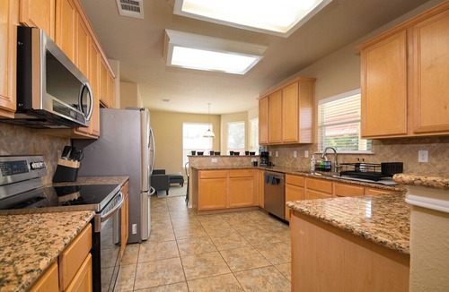 Far North Central House | Family Escape BBQ. Hot Tub. Games & Fire Pit.