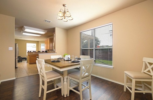 Far North Central House | Family Escape BBQ. Hot Tub. Games & Fire Pit.