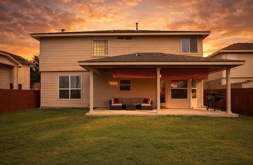 Far North Central House | Family Escape BBQ. Hot Tub. Games & Fire Pit.