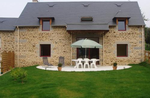 Isigny-le-Buat House | Family Escape with Terrace