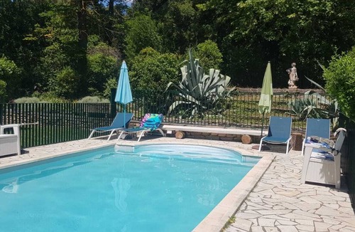 Blauzac House | Family estate between vineyards and forest