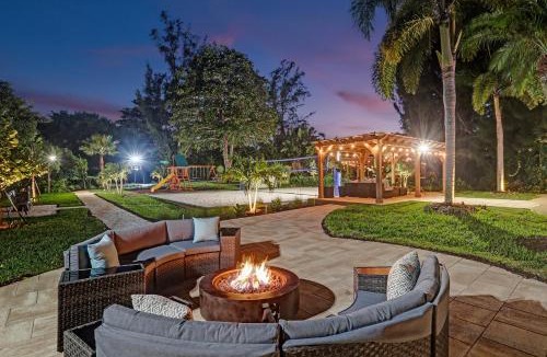 Hillsboro Pines Villa | Family estate wprivate pool basketball court