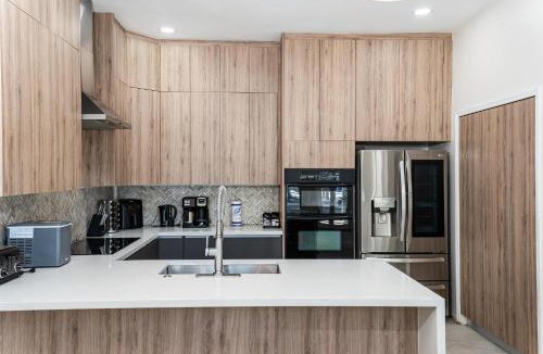 Hillsboro Pines Villa | Family estate wprivate pool basketball court