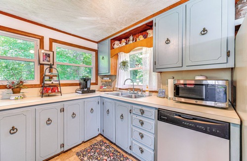 Fancy Gap Cottage | Family Fancy Gap Cottage w/Deck - Pets Welcome!