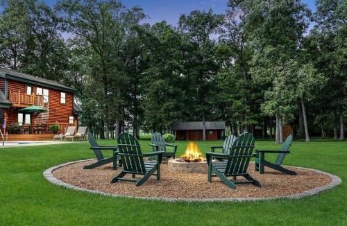 Celina House | Family-Favorite Cabin with Private Seasonal Pool and Movie Theater