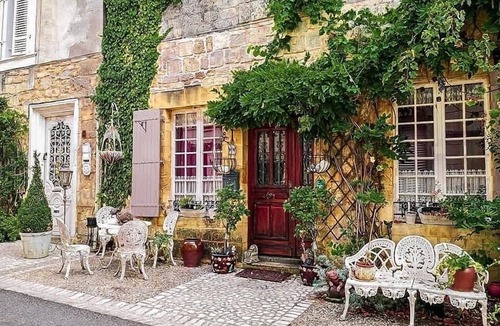 Beaumont-du-Perigord House | Family home