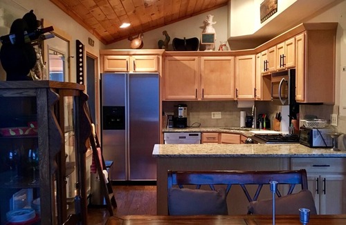 Roseland House | Family Friendly, Cozy Home on the Mountain Golf Course. All Necessities Included