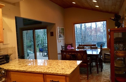 Roseland House | Family Friendly, Cozy Home on the Mountain Golf Course. All Necessities Included