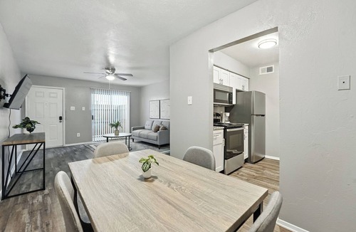 Southridge Apartment | Family-Friendly 2Bd Midterm Stay I Parking Onsite