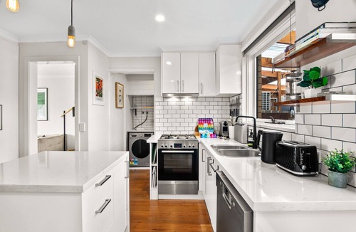 Moonee Ponds House | Family Friendly 3-Bed with Courtyard & Parking