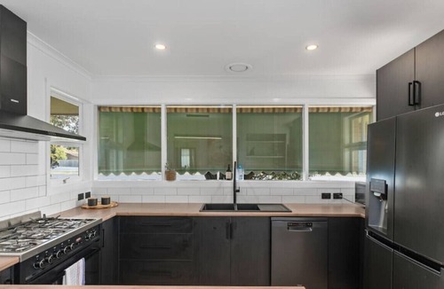 Mount Clear House | Family-Friendly 3-Bed near Sov Hill