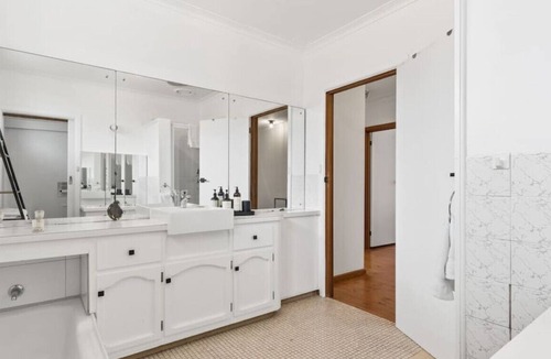 Mount Clear House | Family-Friendly 3-Bed near Sov Hill