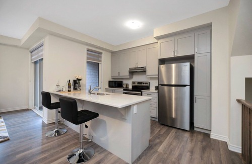 Mount Pleasant House | Family-Friendly 3 Bedrooms + 2.5 Bathroom Home Near Mount Pleasant Brampton