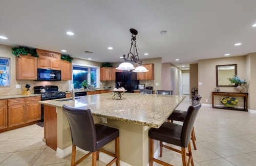Royal Crest Rancheros House | Family Friendly 3600 Sq Ft 5 Bedrooms 4 Bathrooms 3 Miles To Strip