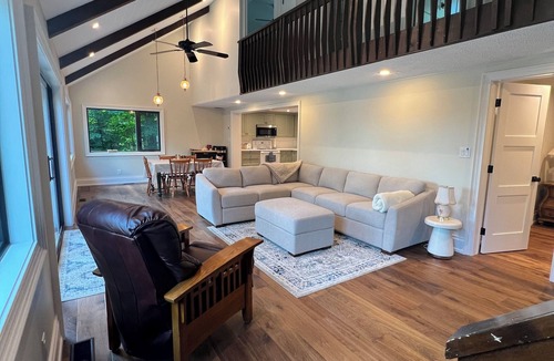 Dunchurch Cottage | Family-Friendly 3BR Cottage Sleeps 6 Waterfront Pet-Friendly AC+Heat