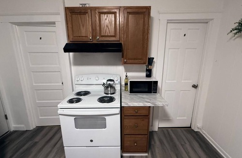 New Haven Apartment | Family-Friendly 3BR Hamden Apt Near New Haven & Universities