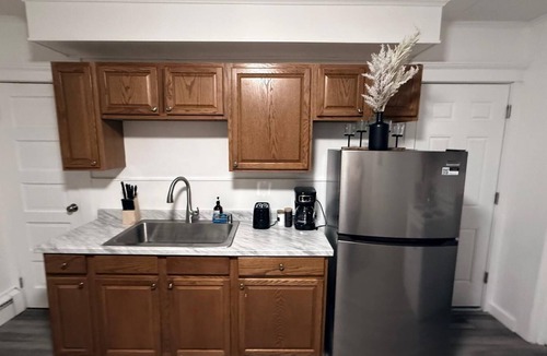 New Haven Apartment | Family-Friendly 3BR Hamden Apt Near New Haven & Universities