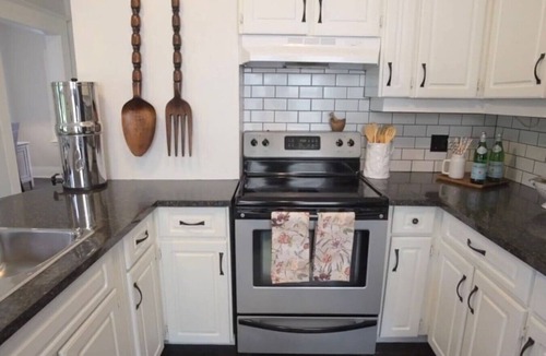 South London House | Family-Friendly 3BR Home Near LHSC Hospital