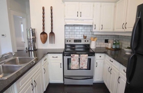 South London House | Family-Friendly 3BR Home Near LHSC Hospital