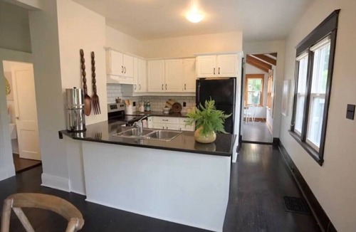 South London House | Family-Friendly 3BR Home Near LHSC Hospital