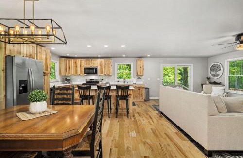 Simpson House | Family-Friendly 3BR Home w Bunk Room & Yard