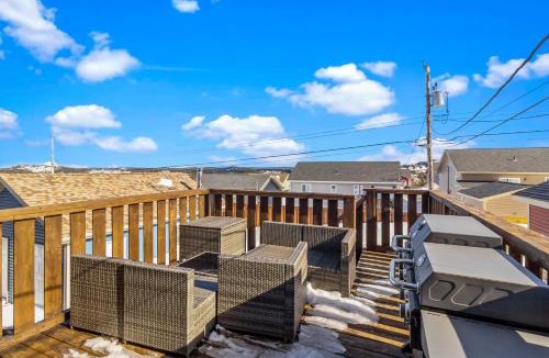 Paradise Apartment | Family-Friendly 3BR, HotTub, Patio, Bar, Fireplace