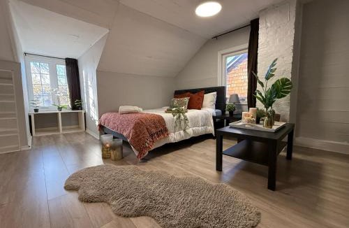 Bickford Park Apartment | Family-Friendly 3BR in Little Italy