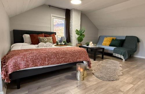 Bickford Park Apartment | Family-Friendly 3BR in Little Italy
