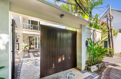 Dyanapura Hotel | Family friendly 3BR Poolvilla Central Seminyak Mayyah