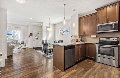 Cochrane House | Family-Friendly 3BR: Rockies Fun & Cochrane Charm