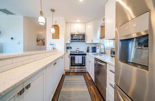 South End Condo | Family-Friendly 3BR/2BA Condo w/Sunset Views Walk to Beach