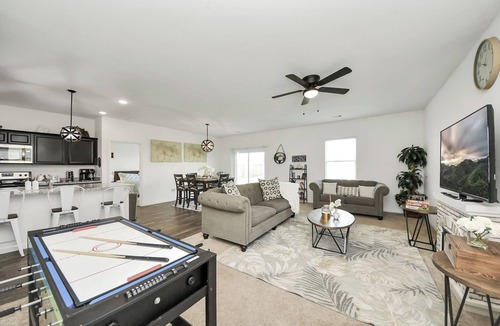 Katy House | Family-Friendly 4-bedroom Oasis with Fully Equipped Kitchen & Relaxing Vibes.