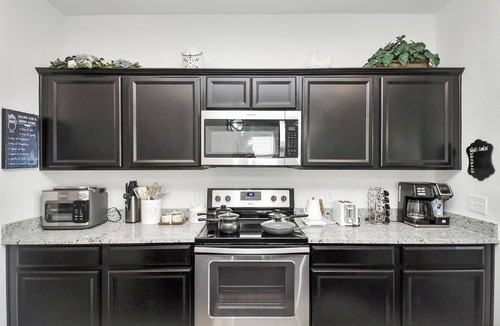 Katy House | Family-Friendly 4-bedroom Oasis with Fully Equipped Kitchen & Relaxing Vibes.